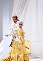 Manon (Adina Nitescu) und ihr Bruder (Andrzej Dobber)