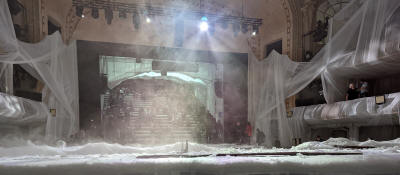 Intolleranza B�hn vor Beginn