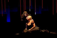 Wotan verschlie�t Br�nnhilde im Rotlicht-Tresor