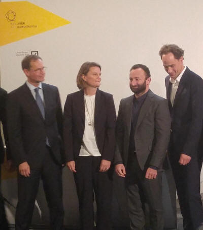 Nach der Vertragsunterzeichnung_Müller-Zietzschmann-Petrenko-Vorstand